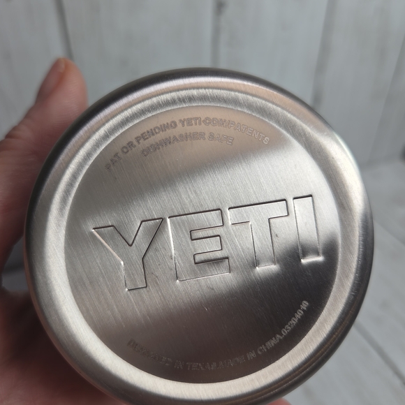 Yeti Seafoam Green Stainless Steel Insulated Tumbler with Lid Two Straws - Picture 6 of 6